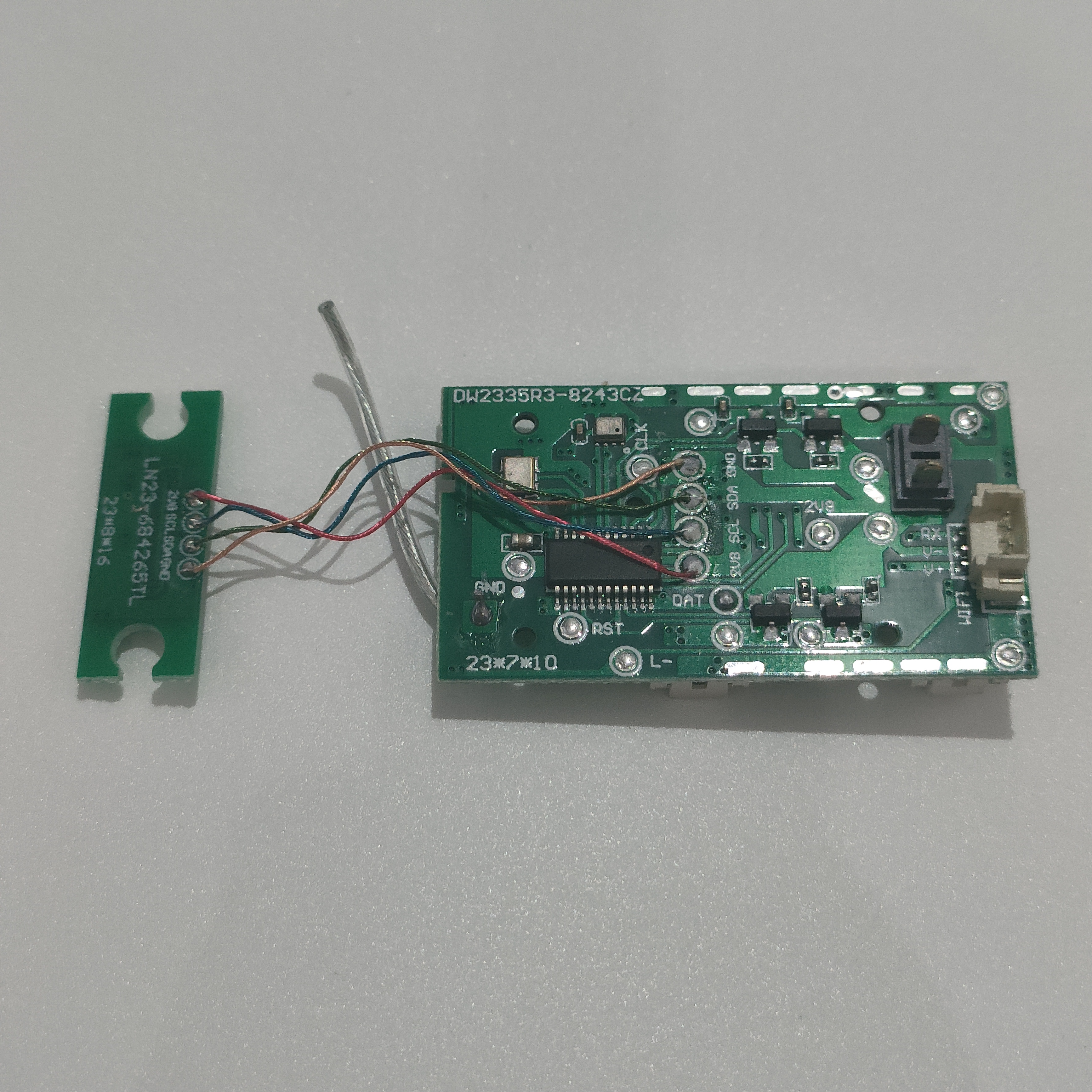 Receiver Board DW2335R3-8243CZ - مراجعة Drone Rc E99 Pro وسعره